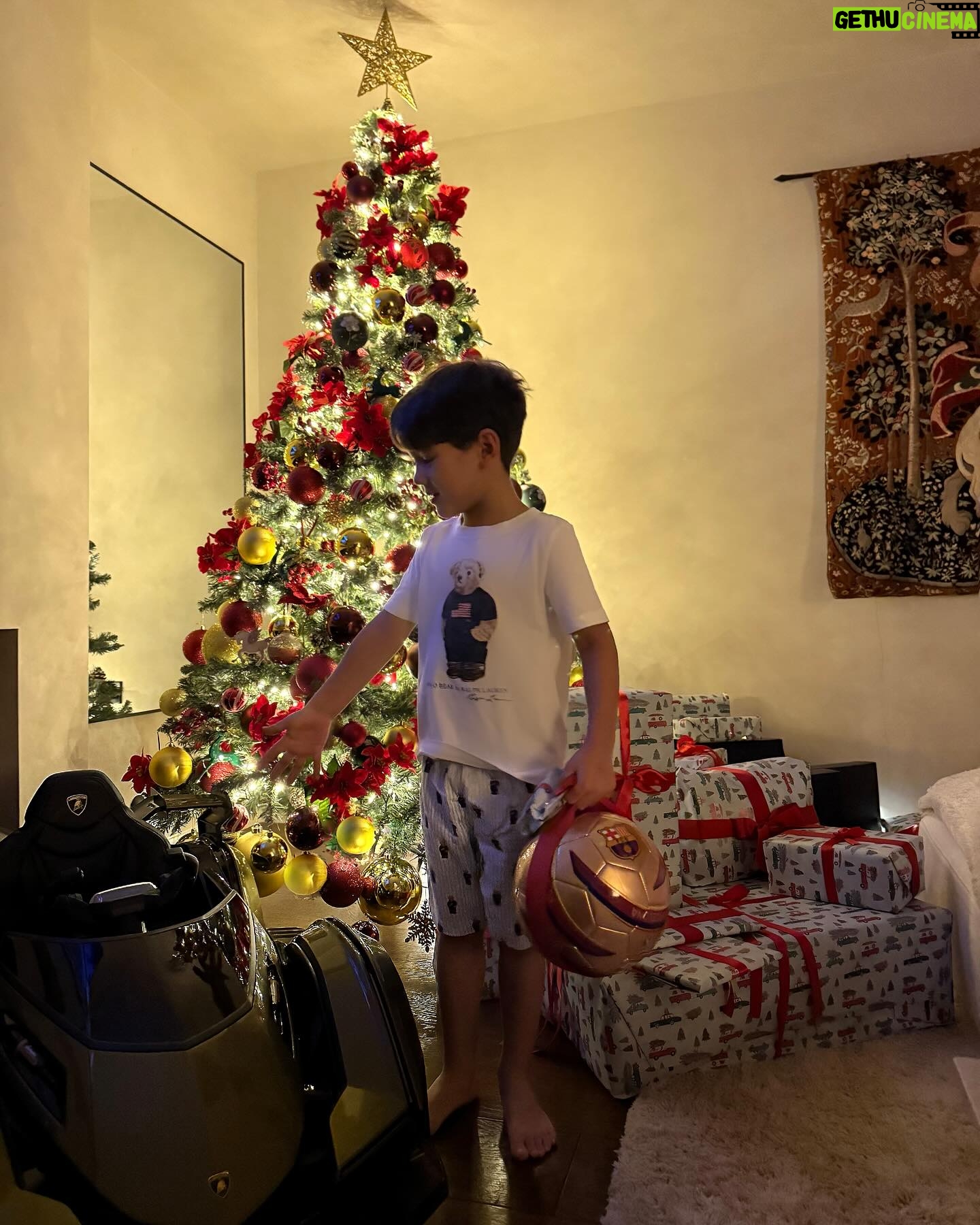 Amy Jackson - 486.4K Likes - First Christmas as a Mrs… and the best Christmas yet ❤️