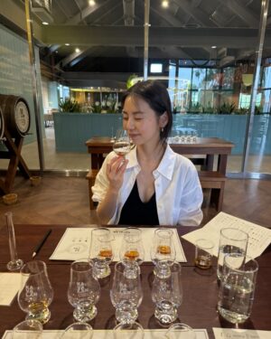 An So-hee Instagram - 💛🥃🧡☺️💚🧐🩵👯‍♀️