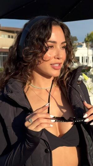 Ana Cheri Instagram - Living in leggings seven days a week. In love ✨🖤 @changefateactivewear