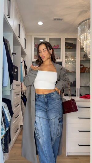 Ana Cheri Instagram - Fall Transitional Fit in @FashionNova 

What to wear when you don’t know what to wear 🤍🫶🏽

Hanna Heeled Sandals - White
Take A Hint Trench - Charcoal
Veyanna Off Shoulder Top - White
Devil In Disguise Cargo Straight Leg Jeans - Medium Wash

#fashionnovapartner