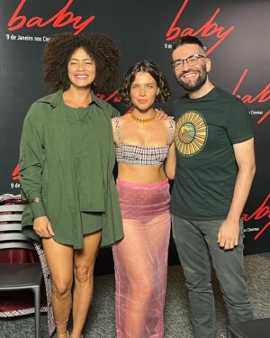 Ana Flavia Cavalcanti Instagram - Press Day de Baby de @marcelobcaetano hoje no icônico @cinesescsp a convite de @vitrine_filmes ♥️

Baby estreia dia 9 de Janeiro nos cinemas de todo Brasil com S.

Um filme muito lindo minha gente e eu tô uma gata de macacão jeans escolhido pela maioral figurinista premiada @casadecoisas 

Janeiro promete 🏖️