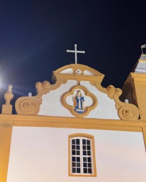 Ana Paula Minerato Instagram - Queridos amigos, amigas e seguidores que tanto estimo… 

O ano de 2024 se encerra e com ele se renova em 2025, nossas energias e esperanças.

Muitos aprendizados colhemos, como bons e eternos alunos da vida!

Deste ano que passou, levo um ensinamento muito importante: “cuidado com suas escolhas, pois com elas, fazemos renúncias e estas podem estar ofuscadas pelos nossos impulsos humanos impensados!”

Desculpem-me àqueles que decepcionei, em especial com colocações advindas de provocações: relações humanas são complicadas quando fazemos Escolhas Erradas!

Que 2025 venha cheio de luz, paz e energias positivas!