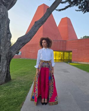 Ana Sofia Martins Instagram - Hoje apresentei o evento de inauguração da X Bienal de Jovens Criadores da CPLP,
na Casa das Histórias Paula Rego em Cascais.
Desejo a maior sorte do universo a todos os jovens criadores presentes e aos que têm a coragem de sonhar com um mundo melhor. ❤️🌏🇨🇻🇦🇴🇸🇹🇹🇱🇧🇷🇬🇶🇬🇼🇲🇿🇵🇹

Outfit: @roselyn_silva
Glam: @elodiefiuza & @brunovincente
Jewelry: @mateonewyork @matthewharrispersonal

📸 @isabcvpereira @lagence_lisboa