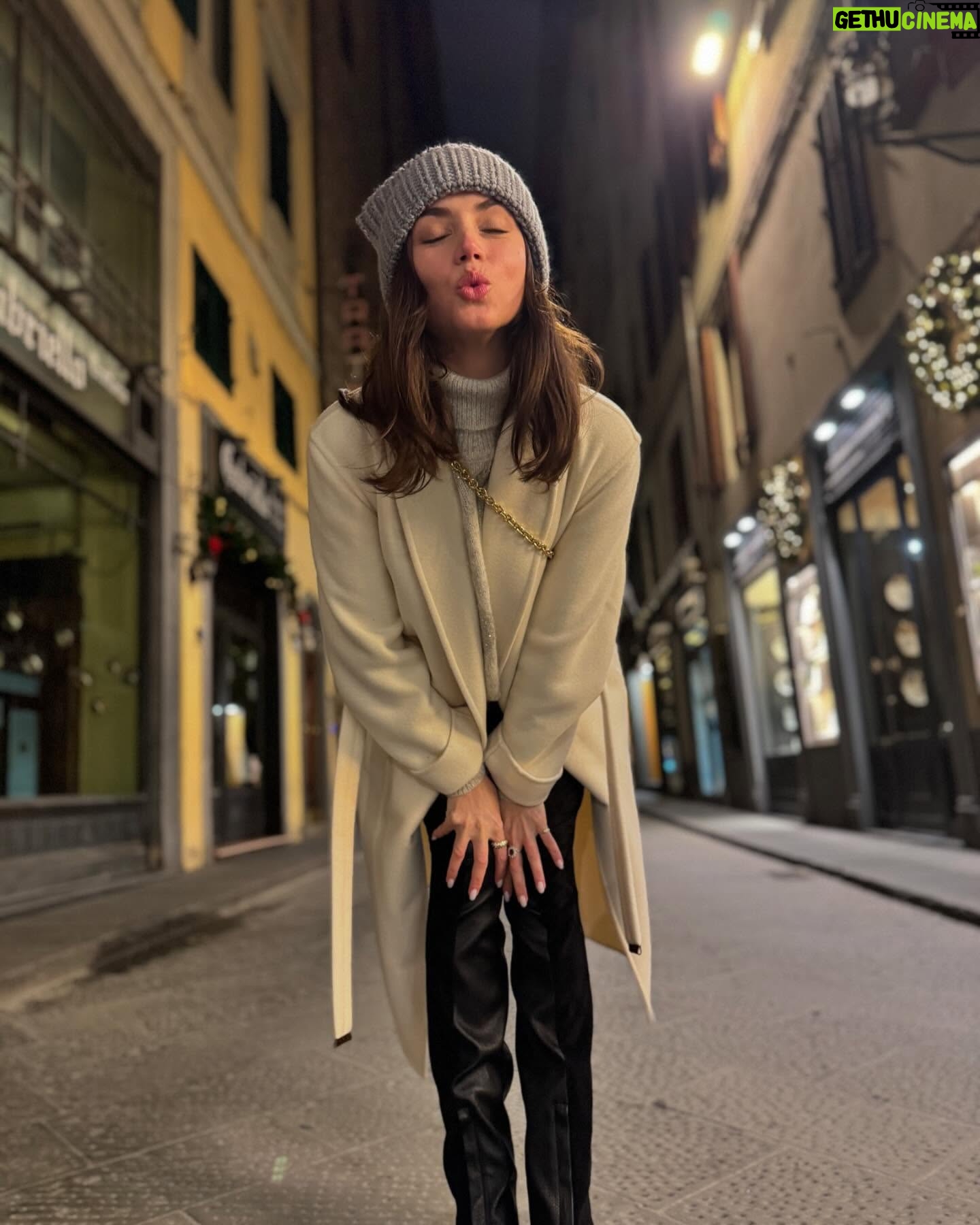 Ana de Armas - 2 Million Likes - ♥️🇮🇹