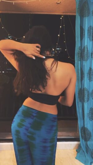 Anamica Kadamb Instagram - Tu neela samundar 🌊 Main Rait ka Sahil hun…
#maiyamaiya #trending #anamicakadamb #bollywood #actor #dancevideo #bellydance #hotnessoverloaded🔥 #viral #trendingreels #reelkrofeelkro