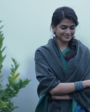 Ananthika Sanilkumar Instagram - This Dussehra, meet the elegance called SHUDDHI AYODHYA ❤️‍🔥

‘Shuddhi Ayodhya’ character teaser from #8Vasanthalu out tomorrow at 11.07 AM ✨

A @phanindranarsetti film
Produced by @mythriofficial

Starring @ananthika_sanilkumar ravitheja_duggirala @hanureddyy @itlumeekanna @sanjanahardageri @sameerakishore5 #SwarajRebbapragada 

Music by @heshamabdulwahab
DOP @vish.visuals 
Editor @shashank_mali
Executive Producer @babasaikumar
Costumes & Styling @sumaiya.alam 
Action Choreography @anji_fight_master
Sound Design @sync.cinema
Poster Designer @bharanidharannn
PRO @ursvamsishekar
