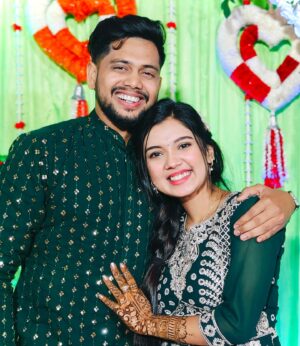 Ananya Dash Instagram - 🤩💚❤️ ... 😎Friendship is always a sweet responsibility, never an opportunity