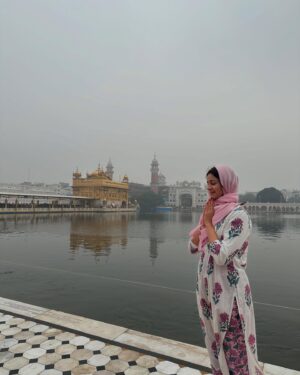 Ananya Panday Instagram - Sabr. Shukr. Simran. 😇 Waheguru Ji Ka Khalsa Waheguru Ji Ki Fateh 🙏🏼 ੴ