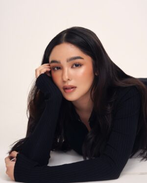 Andrea Brillantes Instagram - Framing the end of 2024 with gratitude and grace 🤍✨

Photographed by @bjpascual
Styling by @eldzsmejia
Makeup by @antheabueno
Hair by @dalemallari_