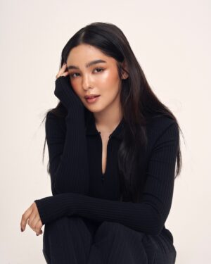 Andrea Brillantes Instagram - Framing the end of 2024 with gratitude and grace 🤍✨

Photographed by @bjpascual
Styling by @eldzsmejia
Makeup by @antheabueno
Hair by @dalemallari_