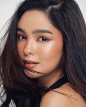 Andrea Brillantes Instagram - Framing the end of 2024 with gratitude and grace 🤍✨

Photographed by @bjpascual
Styling by @eldzsmejia
Makeup by @antheabueno
Hair by @dalemallari_