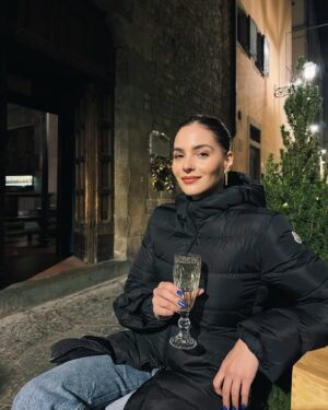 Andrea Duro Instagram - Me senté enfrente de una iglesia del 1032 a tomarme un prosecco❤️todo es así en Florencia.
