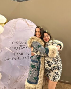 Andrea Torre Instagram - Reunión de despedida de la familia Castañeda Torre ✈️🇪🇸🏠

Les deseamos que este sea el inicio de una etapa llena de puras cosas buenas para ustedes. Saben que siempre estaremos apoyándolos y cuando lo necesiten ❤️
Los amamos @mariatorreh, @alonso.aca, Lucky y Leo ✨

—

#ATH🍄 #andreatorre #family #photodump #familia #familyfirst #buenviaje