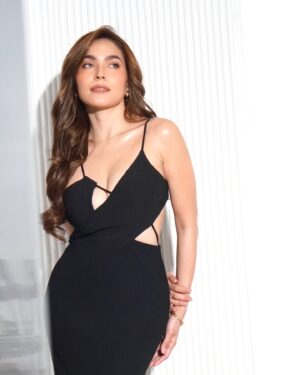 Andrea Torres Instagram - The dress code is confidence 🖤 #ThisTimeItsAvignon @avignonclinic Grand Alabang Launch ✨