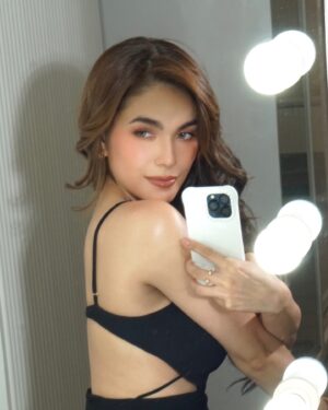 Andrea Torres Instagram - The dress code is confidence 🖤 #ThisTimeItsAvignon @avignonclinic Grand Alabang Launch ✨