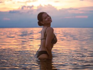 Angela Morena Instagram - calm waves and the colors of a fading sunset.