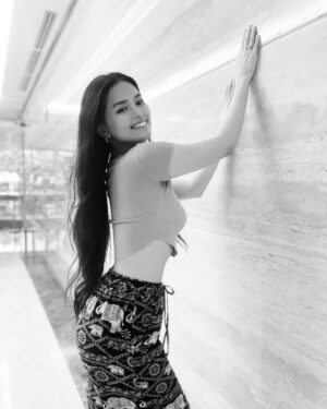 Angela Morena Instagram - @theiconclinicph day 🤎