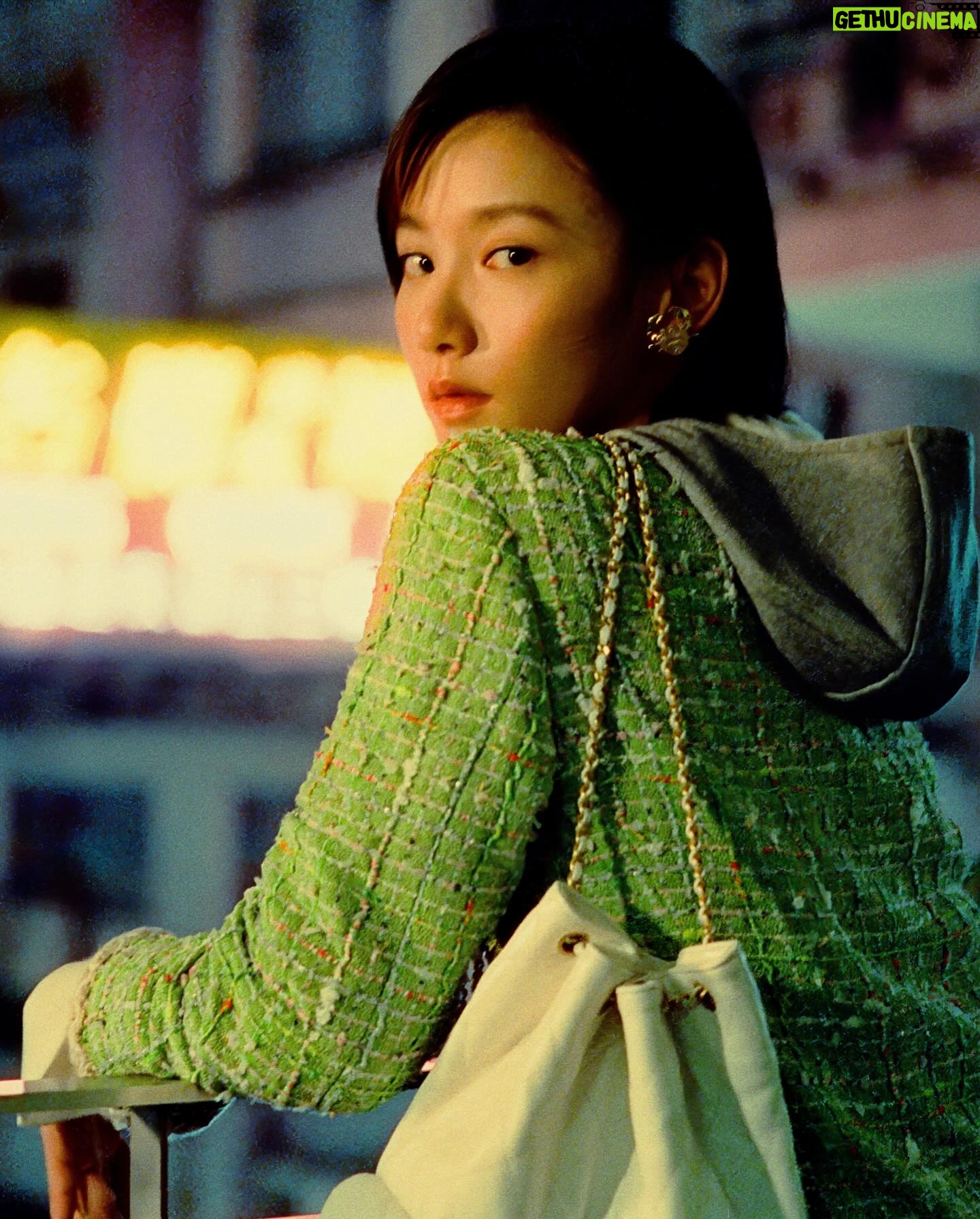Angela Yuen - 17.5K Likes - In the mood for “Modern Flirt.” 🏢✨
I’m thrilled to share this power project I’ve been anticipating. Directed by Audrey Diwan, the short film is now out!
🎬 Director @audrey.diwan
📸 Photographer @wingshya
#CHANELcruise #CHANELshow @chanelofficial