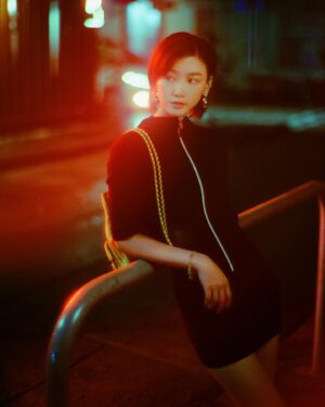 Angela Yuen Instagram - In the mood for “Modern Flirt.” 🏢✨

I’m thrilled to share this power project I’ve been anticipating. Directed by Audrey Diwan, the short film is now out!

🎬 Director @audrey.diwan 
📸 Photographer @wingshya 
#CHANELcruise #CHANELshow @chanelofficial