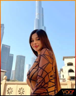 Angeli Khang Instagram - LOOK: Angeli Khang stuns at Dubai's Burj Khalifa 🧡

Next stop: November 21 at Buffalo Lounge, Bahrain ✈️ See you there!

#VAA #AngeliKhang