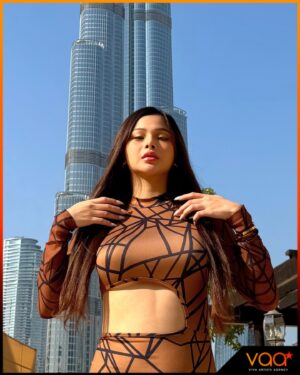 Angeli Khang Instagram - LOOK: Angeli Khang stuns at Dubai's Burj Khalifa 🧡

Next stop: November 21 at Buffalo Lounge, Bahrain ✈️ See you there!

#VAA #AngeliKhang