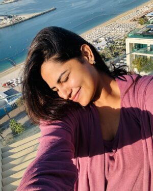 Angelin B Instagram - I lOVE YOU DUBAI !
❤️❤️🧿🧿🧿🧿🧿

December came in with a bang ‼️ 🧿

After a whole week of mental and physical exhaustion got all the love, energy and strength needed. Thanks to the people and the forever beauty Doobaii❤️ you gave it all back 
Slowly getting stronger than before 🧿

#angelin #dubai #love #friends #muchneeded #new