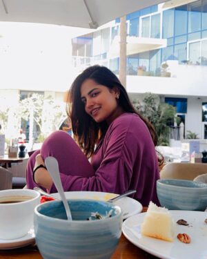 Angelin B Instagram - I lOVE YOU DUBAI !
❤️❤️🧿🧿🧿🧿🧿

December came in with a bang ‼️ 🧿

After a whole week of mental and physical exhaustion got all the love, energy and strength needed. Thanks to the people and the forever beauty Doobaii❤️ you gave it all back 
Slowly getting stronger than before 🧿

#angelin #dubai #love #friends #muchneeded #new