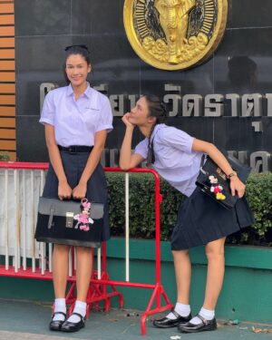 Aniporn Chalermburanawong Instagram - พี่มอปลายกับน้องมอต้น พาไปดูกิจกรรมหลังเลิกเรียนจ๊ะ🤓🧸📝✨