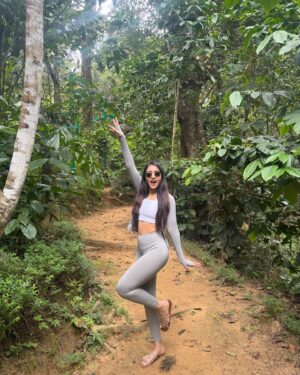 Anjali Tatrari Instagram - Life gets better when you notice the beauty on the way to your destination. You’ll get there 🤍

#anjalitatrari