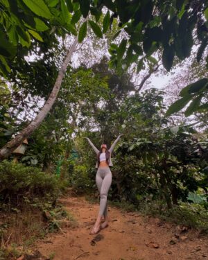 Anjali Tatrari Instagram - Life gets better when you notice the beauty on the way to your destination. You’ll get there 🤍

#anjalitatrari