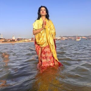 Anjana Om Kashyap Instagram - ॐ नमो गंगायै विश्वरुपणी नारायणी नमो नमः
महाकुंभ है, महाकुंभ है
महाकुंभ है, महाकुंभ है
कण-कण शिव शिव शंभू शिव शंभू है।
#kumbh 
#kumbhmela