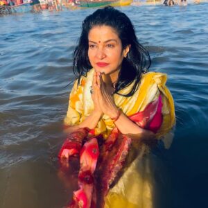 Anjana Om Kashyap Instagram - ॐ नमो गंगायै विश्वरुपणी नारायणी नमो नमः
महाकुंभ है, महाकुंभ है
महाकुंभ है, महाकुंभ है
कण-कण शिव शिव शंभू शिव शंभू है।
#kumbh 
#kumbhmela