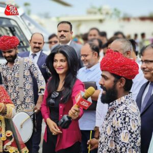 Anjana Om Kashyap Instagram - लाल चुनरी का रंग, पधारो मारे देस वाले धुन के संग 

राजस्थान का चुनावी 'रण' आजतक के 'हेलीकॉप्टर शॉट' के संग

#Rajtilak #LokSabhaElection2024 @anjanaomkashyap_aok
