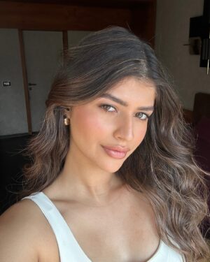 Anjini Dhawan Instagram - 2024 you’ve been special ❤️🫶