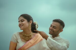 Ankita Sahigal Instagram - Kavithaigala Kanavugala Kayalvizhiye ❤️
.
 Are you poetry? Are you my fantasy, you stunning one with fish eyes?
.
.
.
Photo - @joeysmovie 
jewellery - @suhana_art_and_jewels
 jewels styled by @rainastagram 
Bought Saree from - @nallisilksarees 
.
.
#🧿❤️🌸