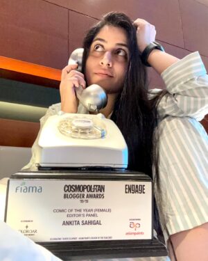 Ankita Sahigal Instagram - Mintoo didi award aagya, aap kab aaogi? MINTOOO DIDI MISSSSS YOU! 
.
.
.
Comic Of The Year Female (editor’s choice), all with the love of @rjkisnaa and support from @ayushguha @anyayaay @tarkeshwar_4010 @shubhi_raina @nandini2301 ❤️
Thank you @cosmoindia and @nandinibhalla for this token of love, courage and acknowledgment ❤️🌻
.
.
#cosmo #cosmobloggerawards2023