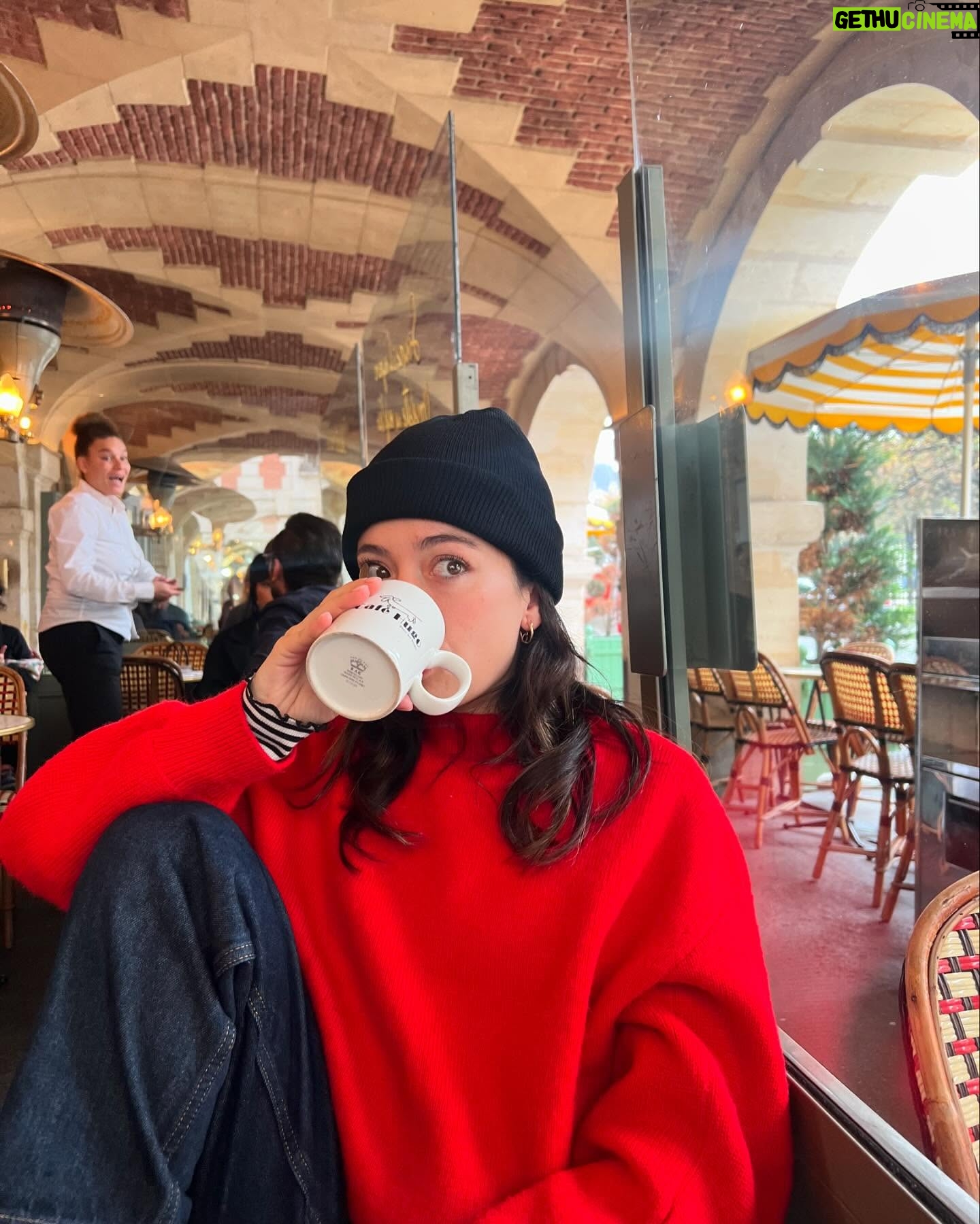 Anna Castillo - 92.8K Likes - Paris