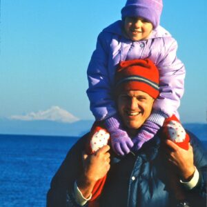 Anna Faris Instagram - When my dad asked if I wanted to help with his new podcast, I had to say “Yes!” 
The @pnrigenetics (PNRI Science: Mystery & Discovery) podcast is 
soooooo interesting! 
Everything from DNA zombie parasites to contagious cancer in clams and collecting baby teeth for a 20-year study. 

You don’t need a PhD to listen!   
🎧 Listen now on Apple Podcasts, Spotify, YouTube, 
or wherever you get your podcasts. 
Website: pnri.org  #PNRIScience  #CoolScience