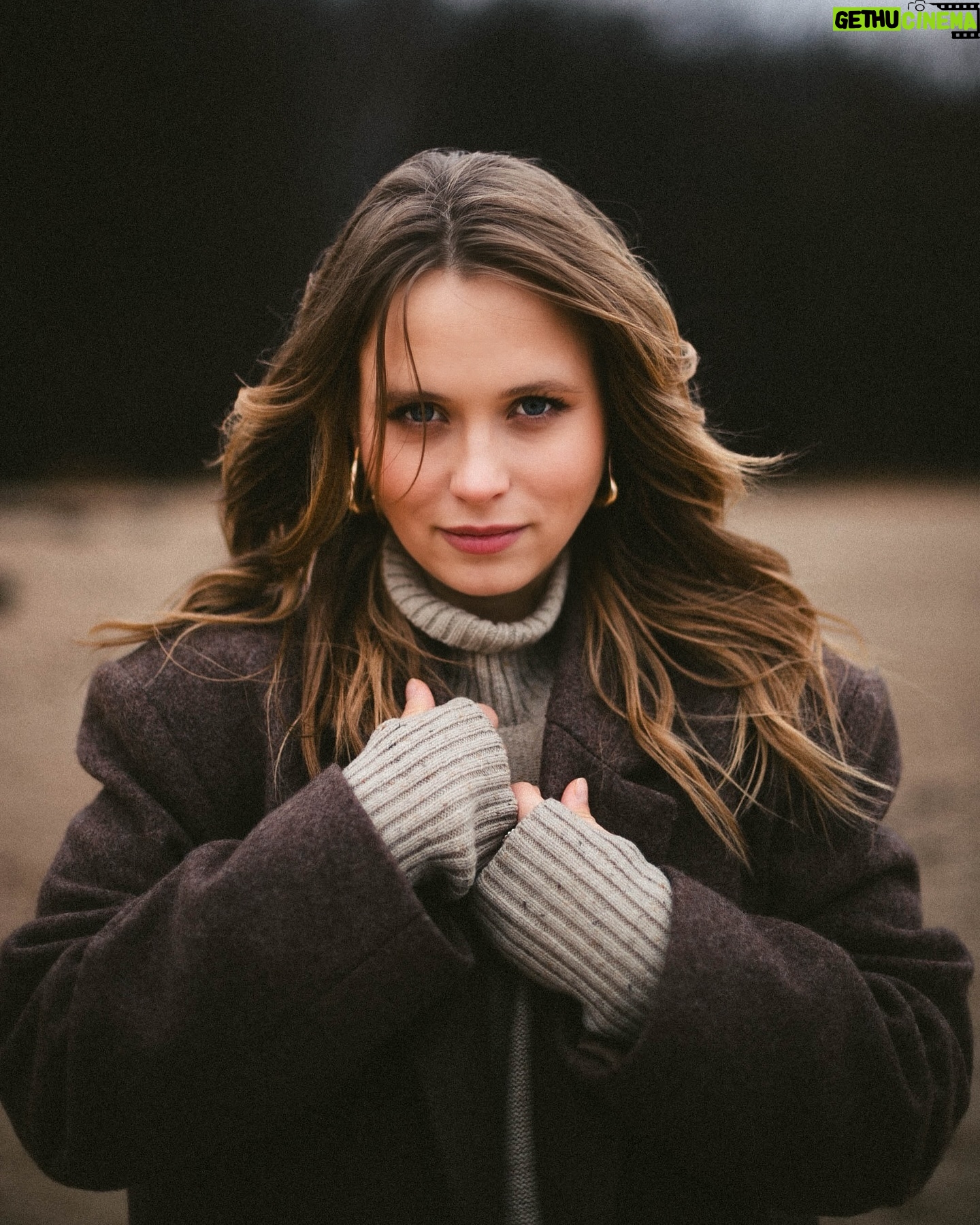 Anna Koshmal - 41.8K Likes - 🤎✨
📸 @aa.kovall
💄 @patrinastia
🧥 @masha_cherednichenko
