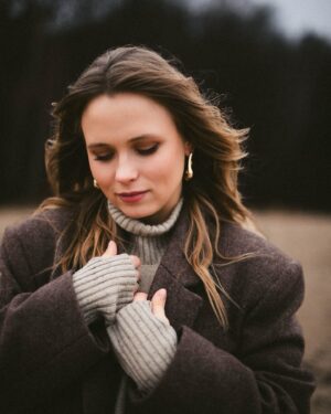 Anna Koshmal Instagram - 🤎✨

📸 @aa.kovall 
💄 @patrinastia 
🧥 @masha_cherednichenko