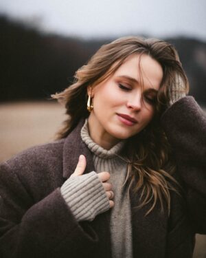 Anna Koshmal Instagram - 🤎✨

📸 @aa.kovall 
💄 @patrinastia 
🧥 @masha_cherednichenko