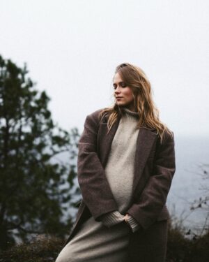 Anna Koshmal Instagram - 🤎✨

📸 @aa.kovall 
💄 @patrinastia 
🧥 @masha_cherednichenko