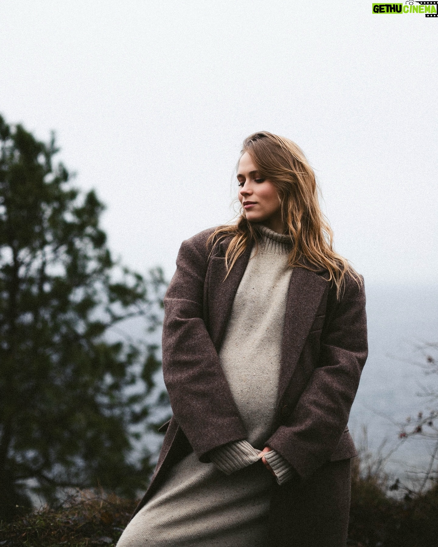 Anna Koshmal - 41.8K Likes - 🤎✨
📸 @aa.kovall
💄 @patrinastia
🧥 @masha_cherednichenko
