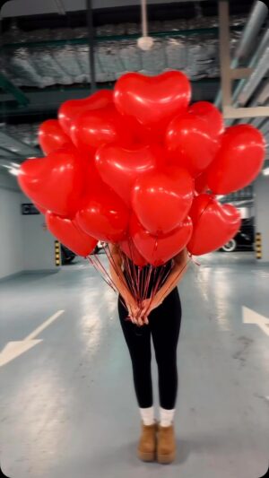 Anna Sedokova Instagram - Спасибо огромное за поздравления ❤️❤️❤️ Бесконечно люблю и бесконечно ценю❤️❤️❤️ 
Обещаю следующий год будет наполнен лучшей музыкой . Моей 😂 А еще я вернусь на тв как ведущая , сотру пыль с красного диплома по професии .) 
Миллион раз спасибо ! Люблю ❤️