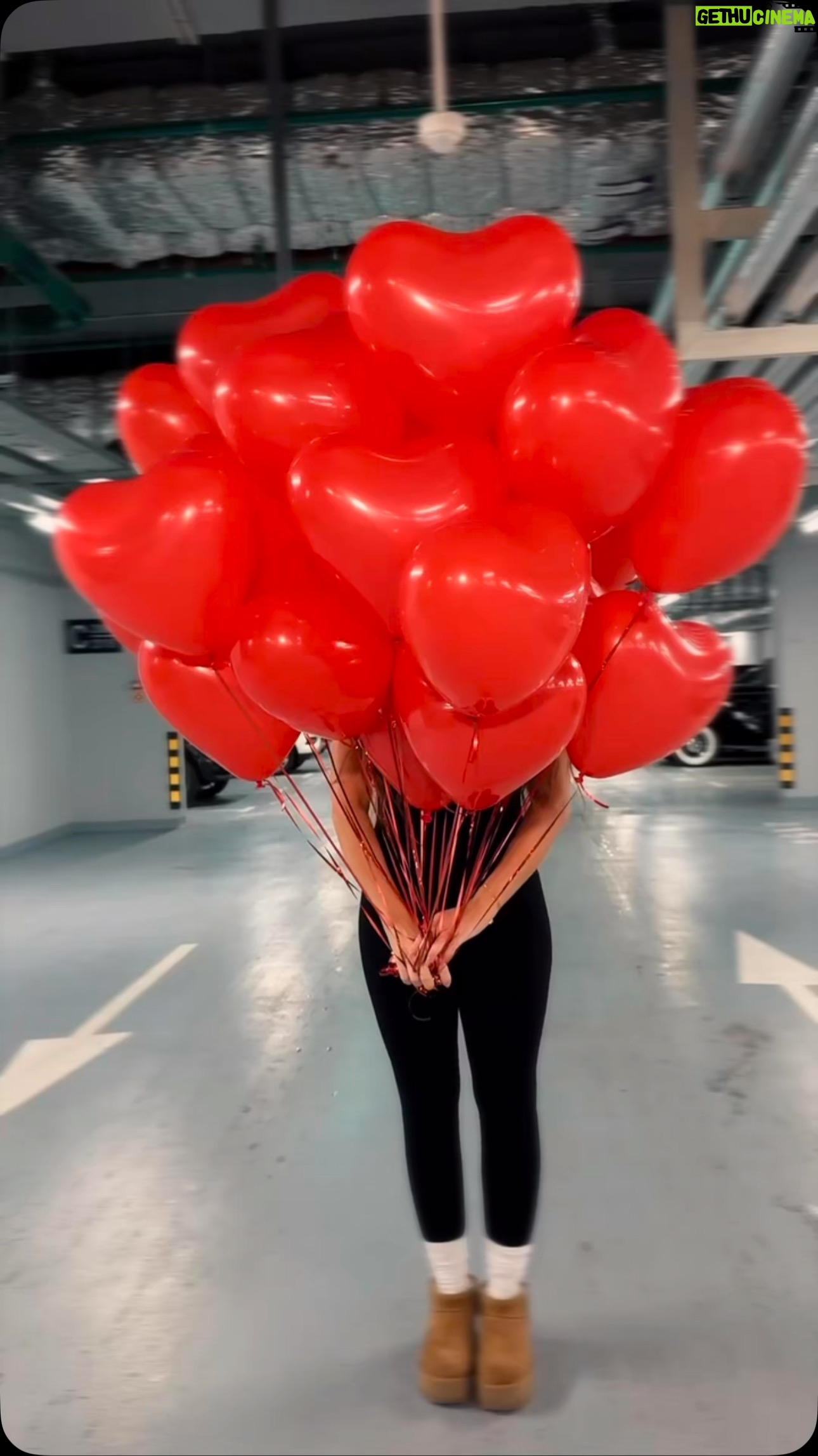 Anna Sedokova - 48.2K Likes - Спасибо огромное за поздравления ❤️❤️❤️ Бесконечно люблю и бесконечно ценю❤️❤️❤️
Обещаю следующий год будет наполнен лучшей музыкой . Моей 😂 А еще я вернусь на тв как ведущая , сотру пыль с красного диплома по професии .)
Миллион раз спасибо ! Люблю ❤️