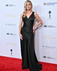 Actress Annabelle Wallis HD Photos and Wallpapers December 2024
