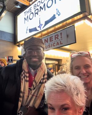 Anne Burrell Instagram - Just an AMAZING Thanksgiving weekend!!! SOOOO many amazing people and things to be thankful for!!! And a little karaoke, broadway and axe throwing… #theclaxtons #ilovewhatido #luckygirl @janeburrell326 @stuartclaxton @svoinbim @mr.seusss