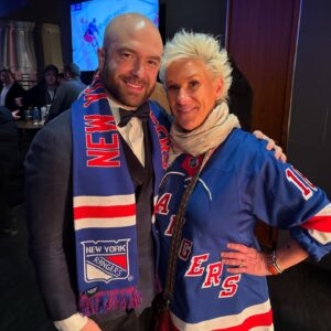 Anne Burrell Instagram - Soooooooo HIIIIIIIIIIIII everyone and Happy New Year!!! It’s been a minute since I have posted but I’m back!! An absolutely TREMENDOUS night last night @thegarden cheering on MY @nyrangers for a win and hanging out in the Delta Lounge and serving my Steak Pizzaiola Hero !! It was YUMMY!!! Getting to go on the ice was a HUUUUUGE highlight too!!! Oh what a night!!!! #theclaxtons #ilovewhatido #luckygirl