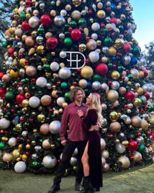 Anne Winters Instagram - Last night twas magical 💫💋🎄