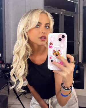 Anne Winters Instagram - First time getting my hair and makeup done for a shoot in my new body 💕 feeling confident af